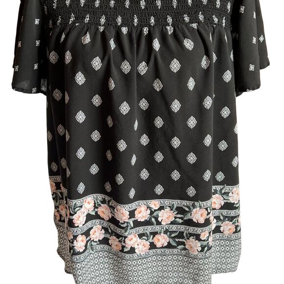 Torrid Flutter Sleeve Black Floral Top Size 1 - Picture 2 of 4